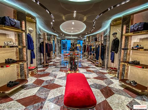 dolce gabbana rue du faubourg saint honoré|Dolce & Gabbana dévoile sa nouvelle boutique avec .